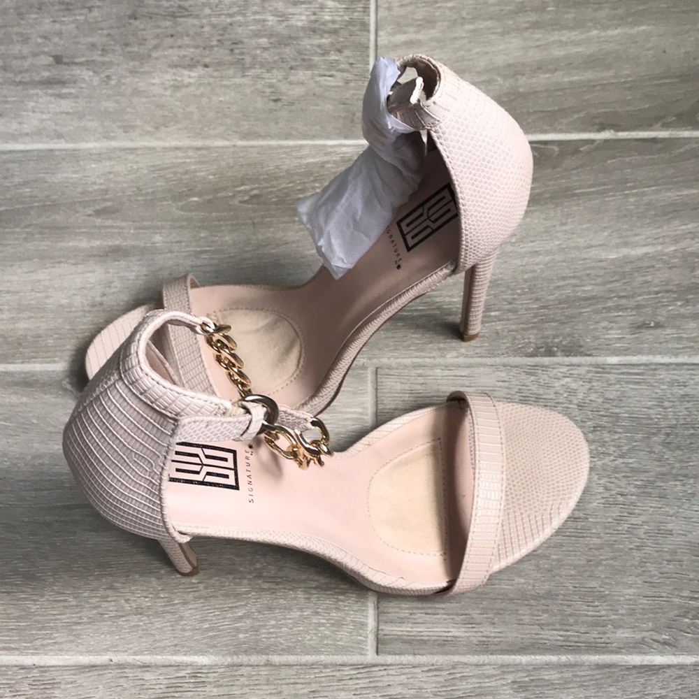 Never worn! Heels with gold ankle chain